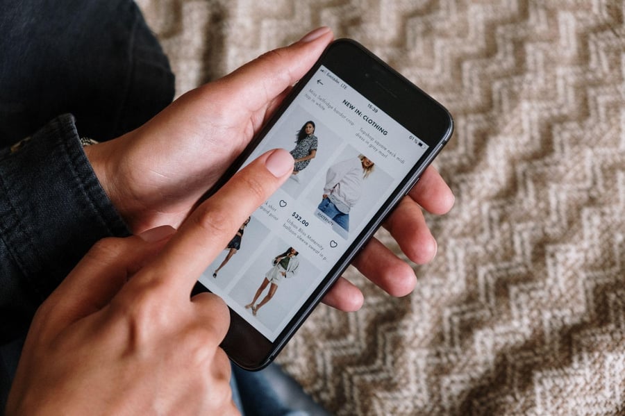 Mobile%20shopping.jpg?width=900&name=Mobile%20shopping Mobile shopping