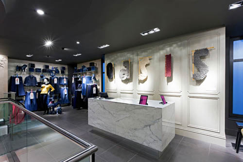 Oasis, UK fashion retailer