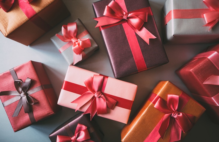 Everything you need to wrap gifts like a professional - Reviewed