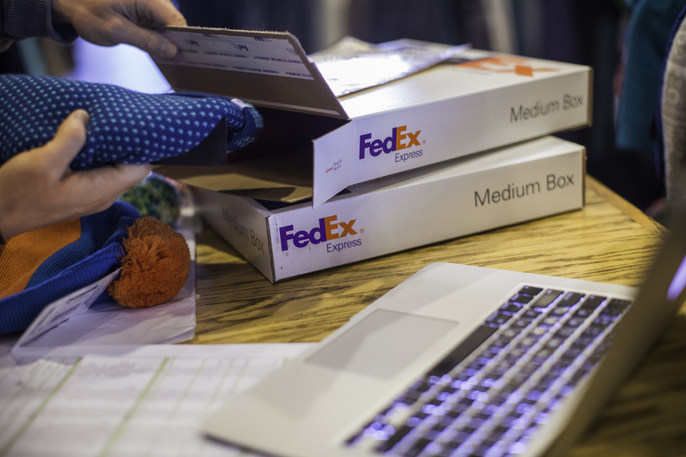 FedEx offers suggestions for smooth holiday shipping