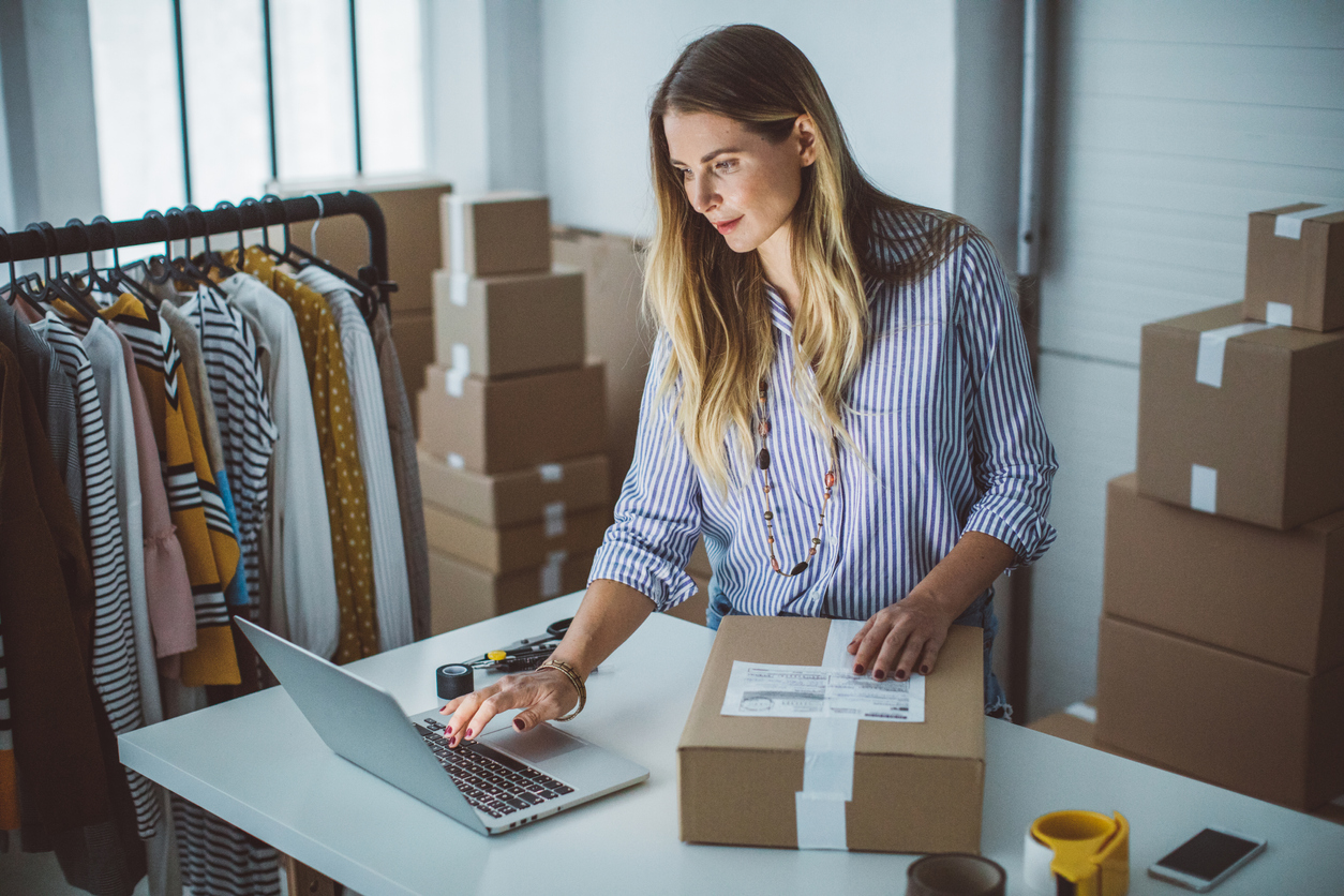 6,500+ Woman Back Side View Stock Photos, Pictures & Royalty-Free Images -  iStock